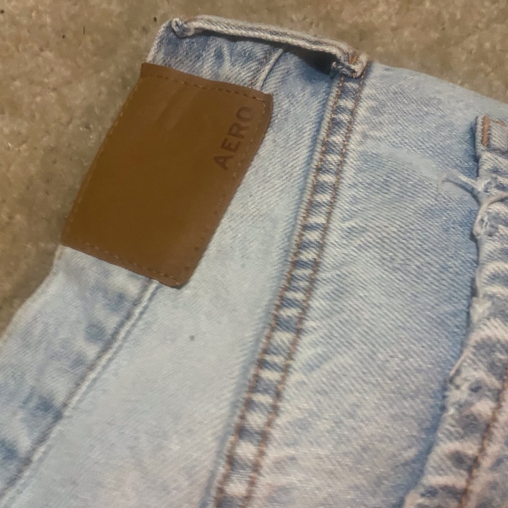 Aeropostale women’s Relaxed Light Blue Jeans - Picture 6 of 6